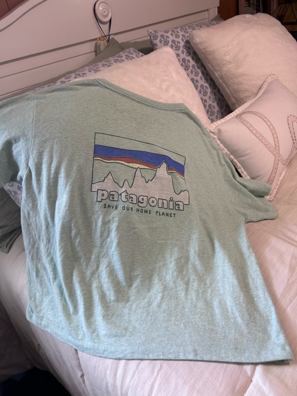 Patagonia Woman’s ‘73 Skyline Easy cut Responsibility Tshirt  size large
